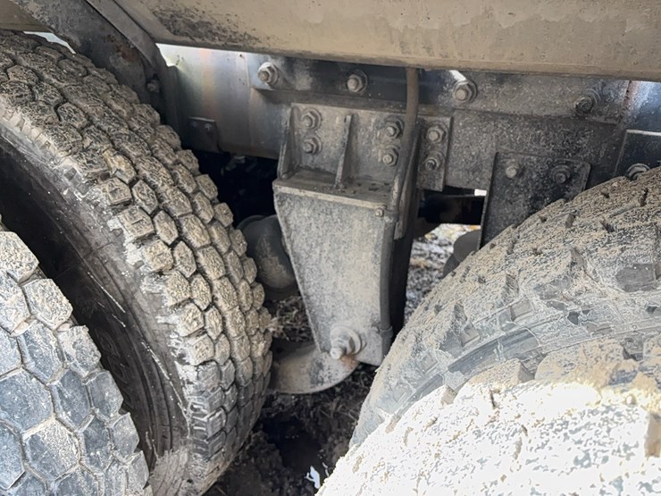 1999-advance-cm3ap6811-concrete-mixer-truck-vn:1a9tac4s9x0007079-image-8