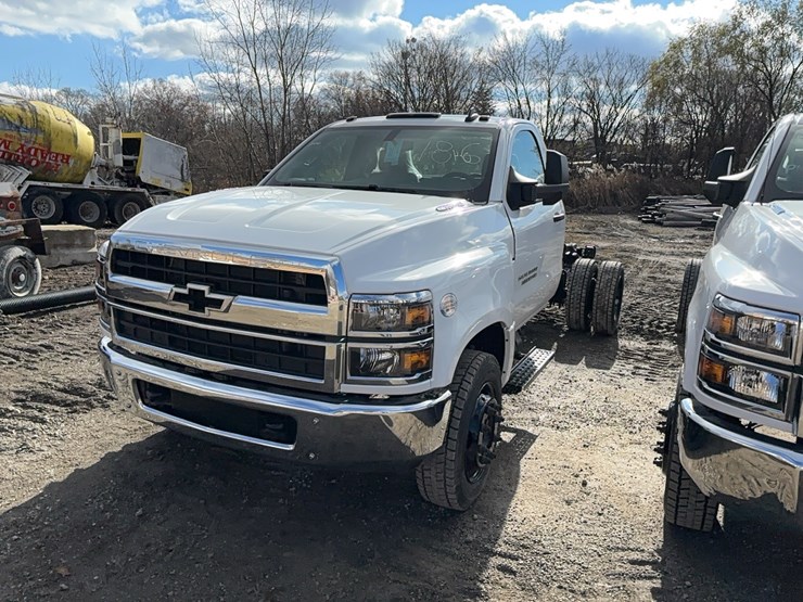 new-unused-chevy-5500-cab-&-chassis-image-1