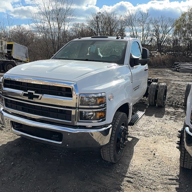 NEW UNUSED CHEVY 5500 CAB & CHASSIS
