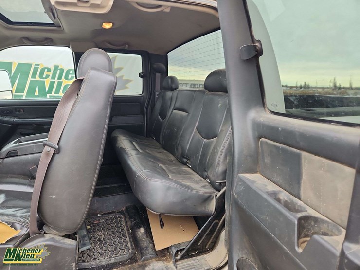 2006-chevrolet-silverado-2500hd-image-26