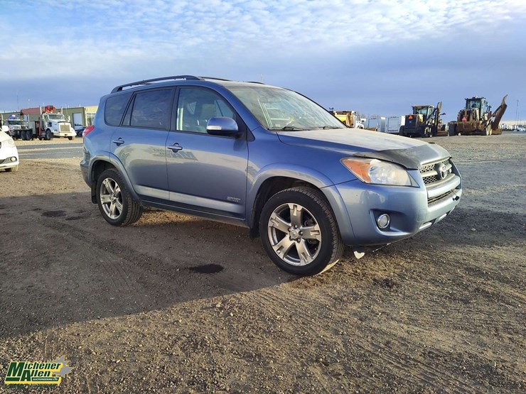 2011-toyota-rav4-image-2