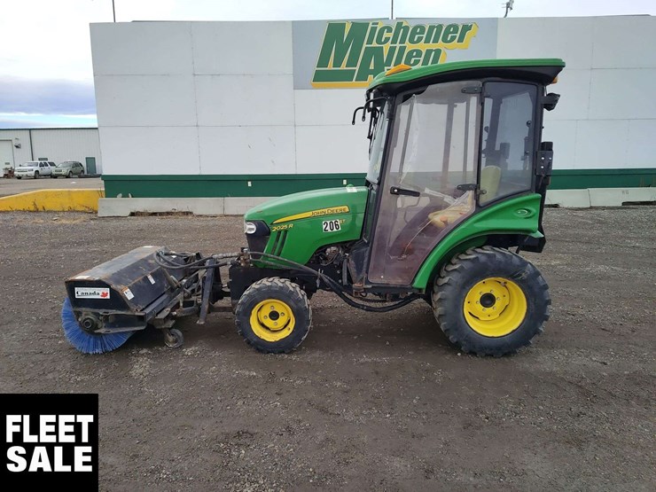 2013-john-deere-2025r-image-2