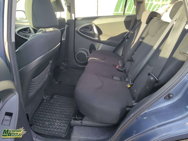 2011-toyota-rav4-image-16