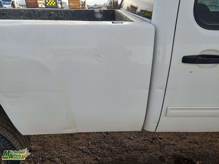 2012-chevrolet-silverado-3500hd-image-36