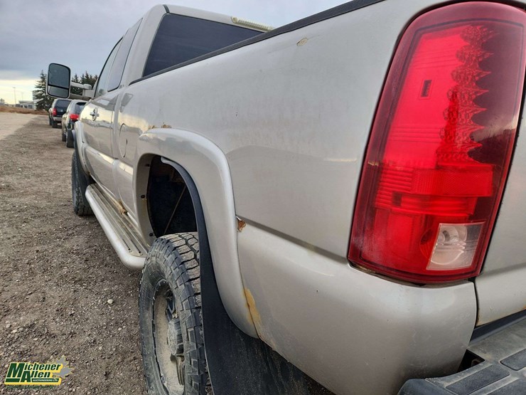 2006-chevrolet-silverado-2500hd-image-36