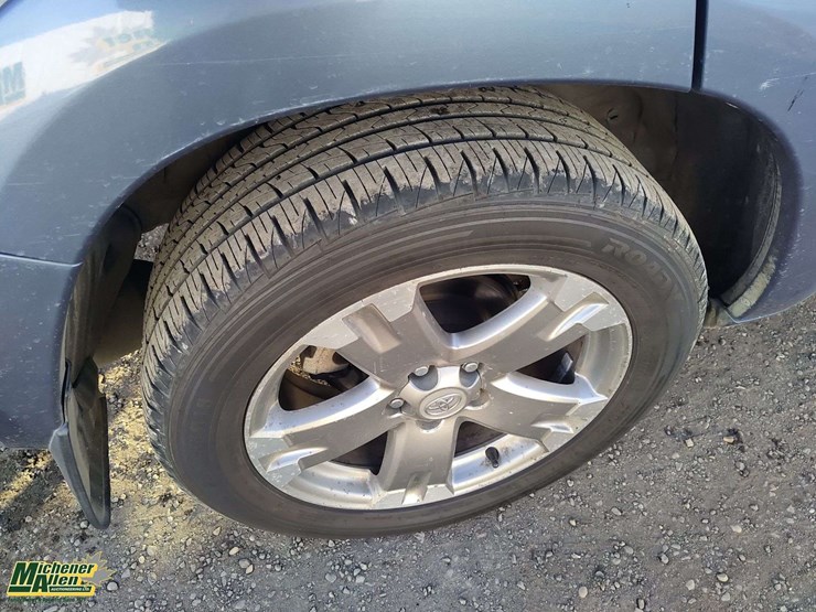 2011-toyota-rav4-image-29