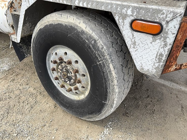 2000-advance-cm3ap6811-concrete-mixer-truck-vn:5dg8au4t0y0007567-image-23