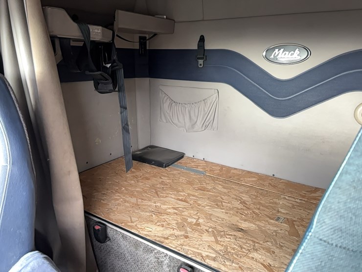 2007-mack-cxn613-truck-tractor-vn:1m1ak06y37n023197-image-16