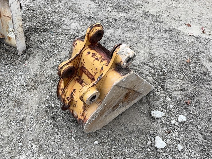 16in.-digging-bucket-excavator-bucket-image-2