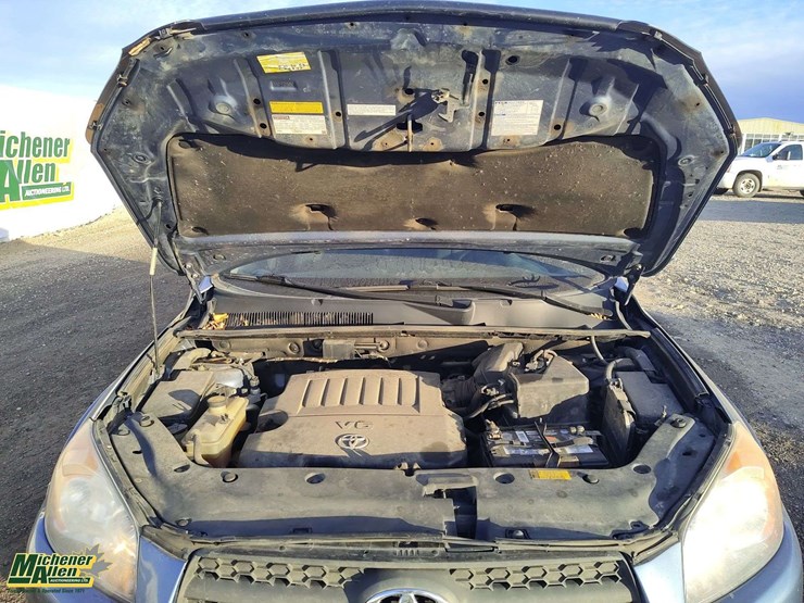 2011-toyota-rav4-image-24