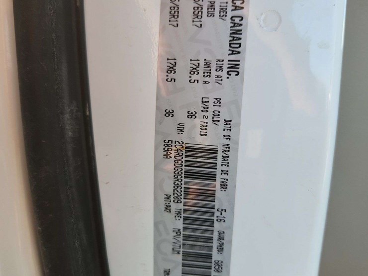 2016-dodge-grand-caravan-crew-image-14