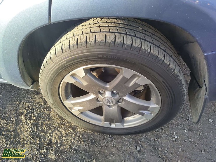 2011-toyota-rav4-image-28