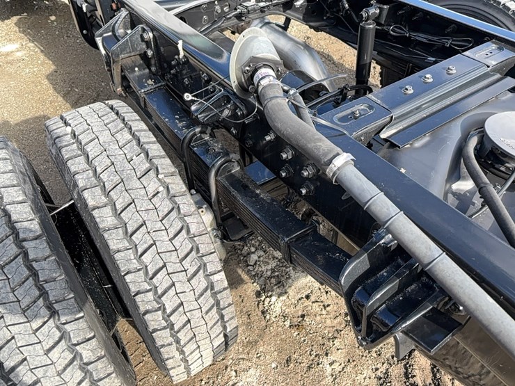 new-unused-chevy-5500-cab-&-chassis-image-9
