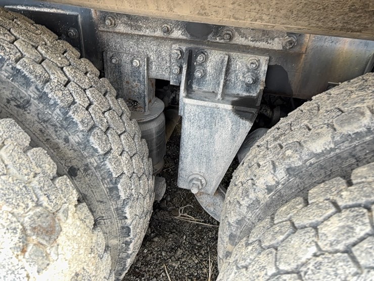 1999-advance-cm3ap6811-concrete-mixer-truck-vn:1a9tac4s9x0007079-image-12