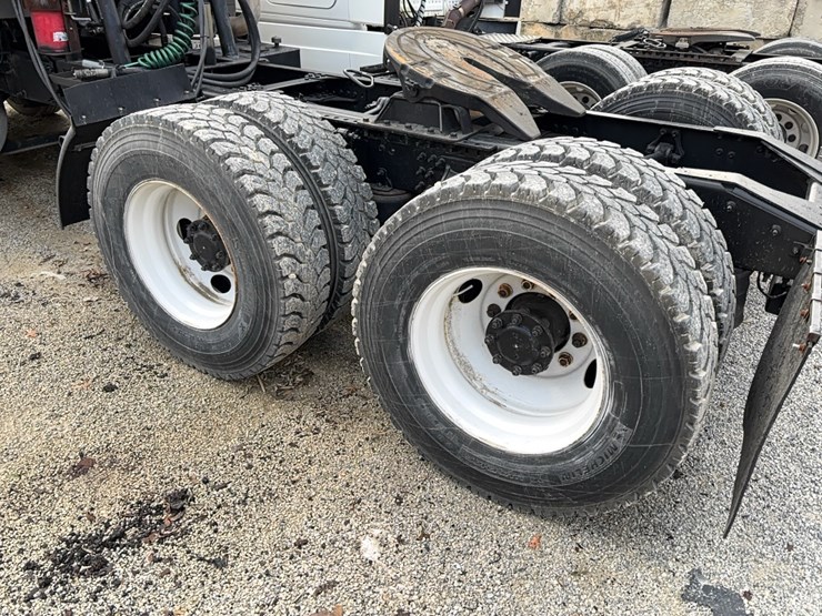 2007-mack-cxn613-truck-tractor-vn:1m1ak06y37n023197-image-9