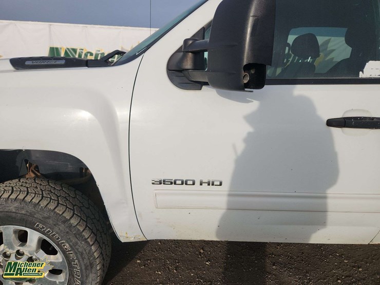 2012-chevrolet-silverado-3500hd-image-39