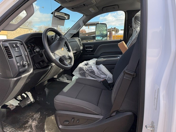 new-unused-chevy-5500-cab-&-chassis-image-11