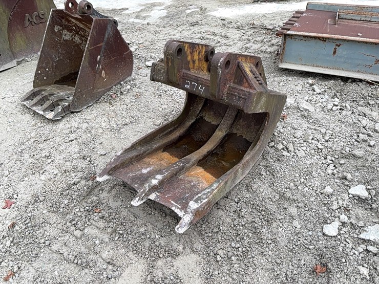 werk-brau-24in.-stripping-bucket-excavator-bucket-image-1