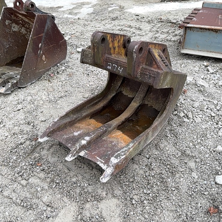 WERK BRAU 24IN. STRIPPING BUCKET EXCAVATOR BUCKET