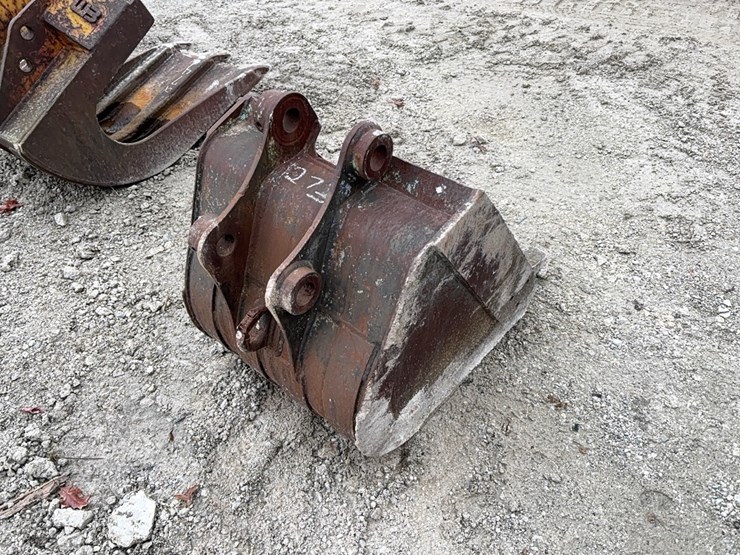 24in.-digging-bucket-excavator-bucket-image-2