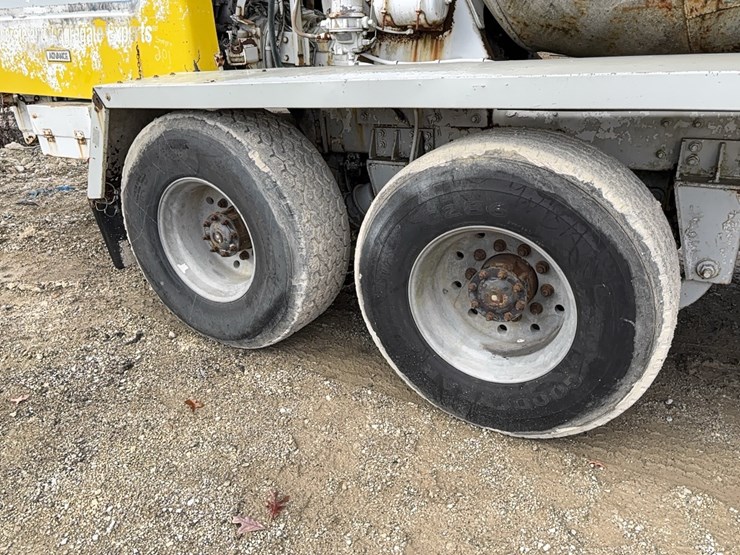 2000-advance-cm3ap6811-concrete-mixer-truck-vn:5dg8au4t0y0007567-image-5