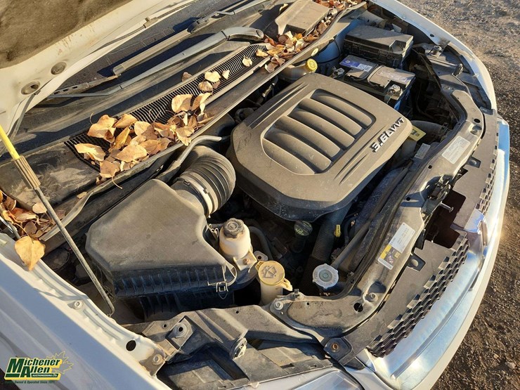 2016-dodge-grand-caravan-crew-image-27