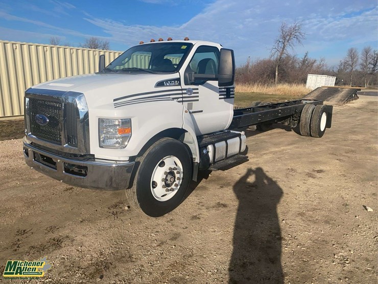 2019-ford-f750-image-1