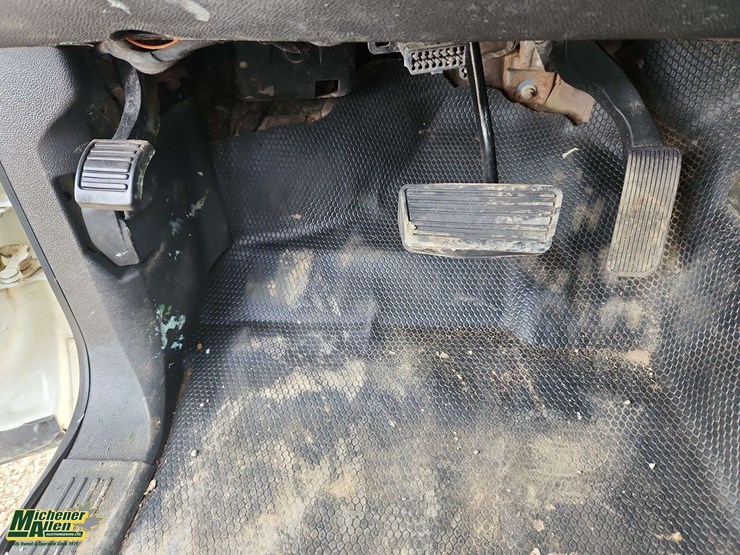 2012-chevrolet-silverado-3500hd-image-25