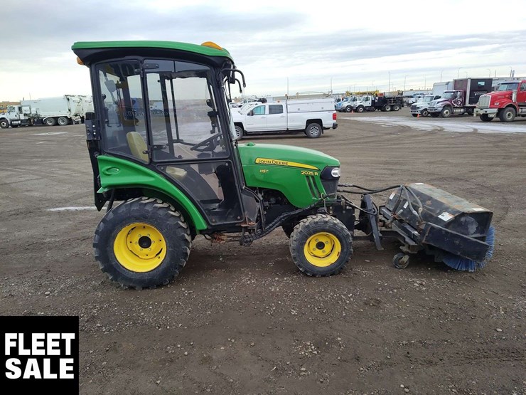 2013-john-deere-2025r-image-6