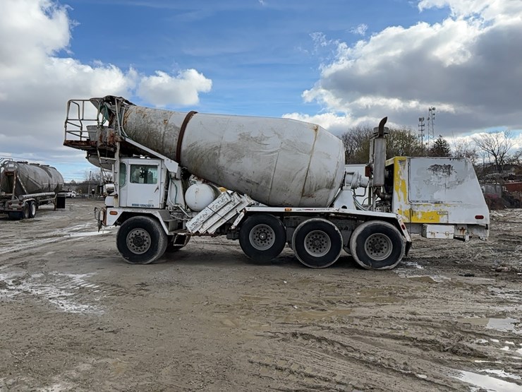 2000-advance-cm3ap6811-concrete-mixer-truck-vn:5dg8au4t0y0007567-image-13