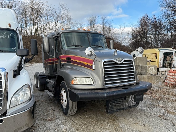 2007-mack-cxn613-truck-tractor-vn:1m1ak06y37n023197-image-2