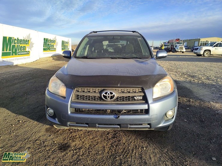 2011-toyota-rav4-image-22