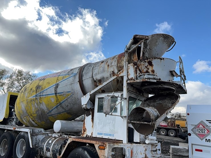 1999-advance-cm3ap6811-concrete-mixer-truck-vn:1a9tac4s0x0007083-image-18