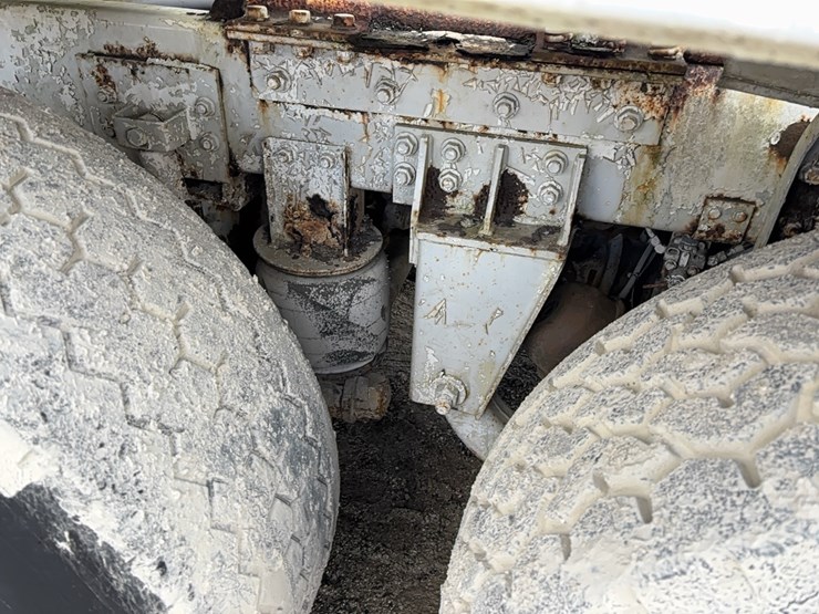 2000-advance-cm3ap6811-concrete-mixer-truck-vn:5dg8au4t0y0007567-image-9