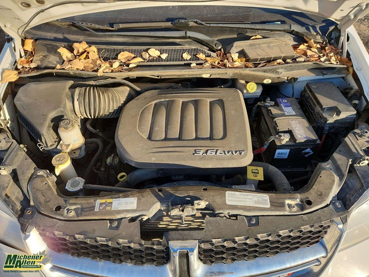 2016-dodge-grand-caravan-crew-image-26