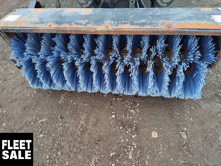 2013-john-deere-2025r-image-18