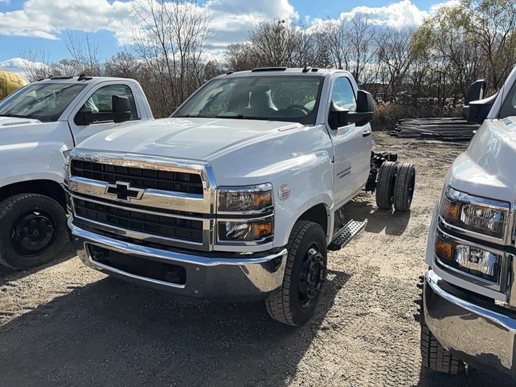 new-unused-chevy-5500-cab-&-chassis-image-1