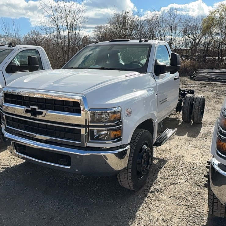 NEW UNUSED CHEVY 5500 CAB & CHASSIS