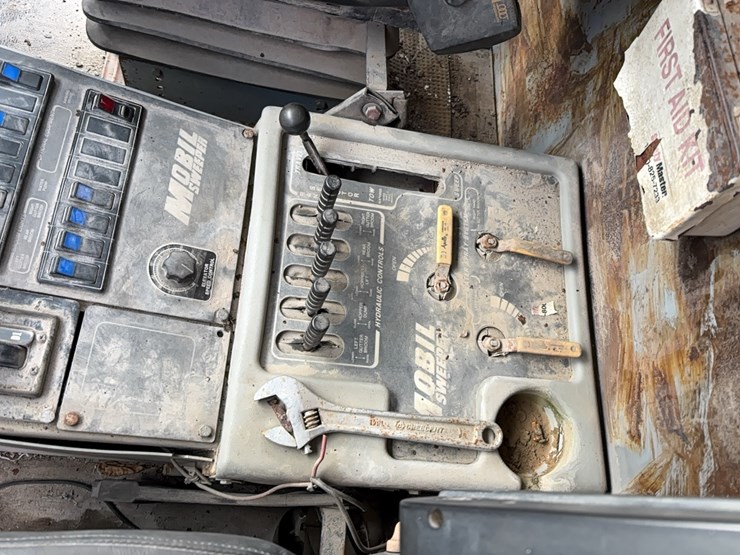 1995-athey-sweeper-vn:1a9s24dr0sr059085-image-17