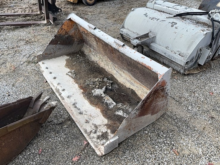 gp-bucket-w/-boce-skid-steer-attachment-image-2