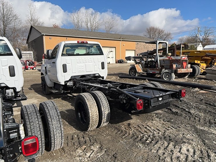 new-unused-chevy-5500-cab-&-chassis-image-4
