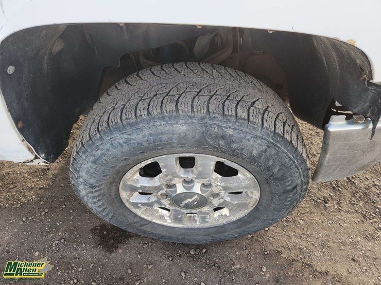 2012-chevrolet-silverado-3500hd-image-11