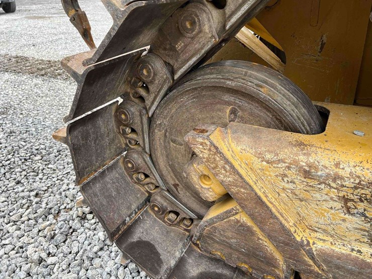 2022-caterpillar-d7-image-32