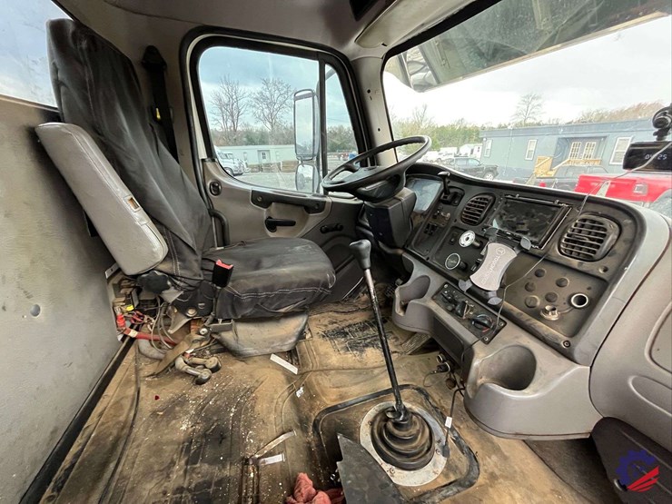 2013-freightliner-m2-s/a-cab-&-chassis-image-50