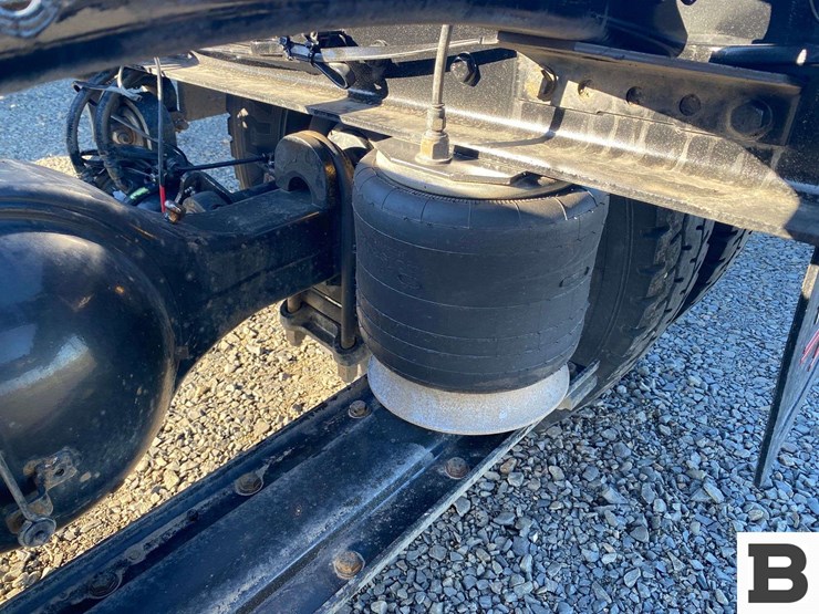 2002-freightliner-fl70-image-24