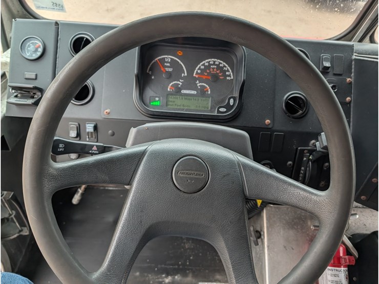 2017-freightliner-mt55-image-17