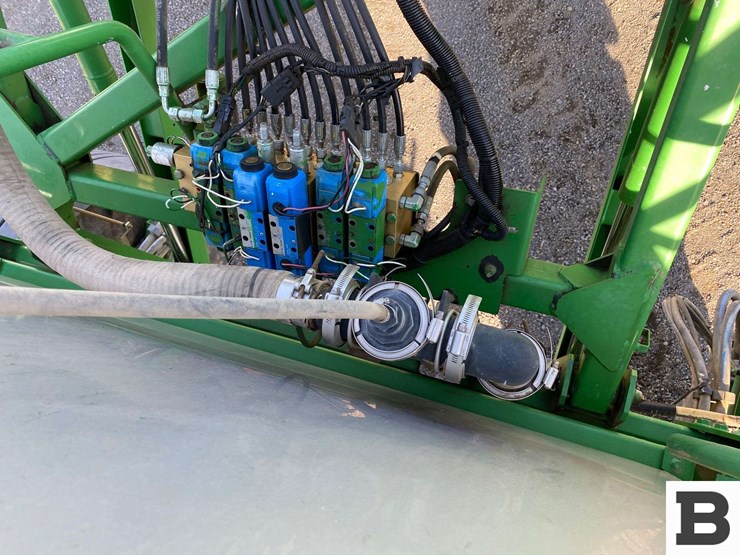 2013-john-deere-4830-image-60