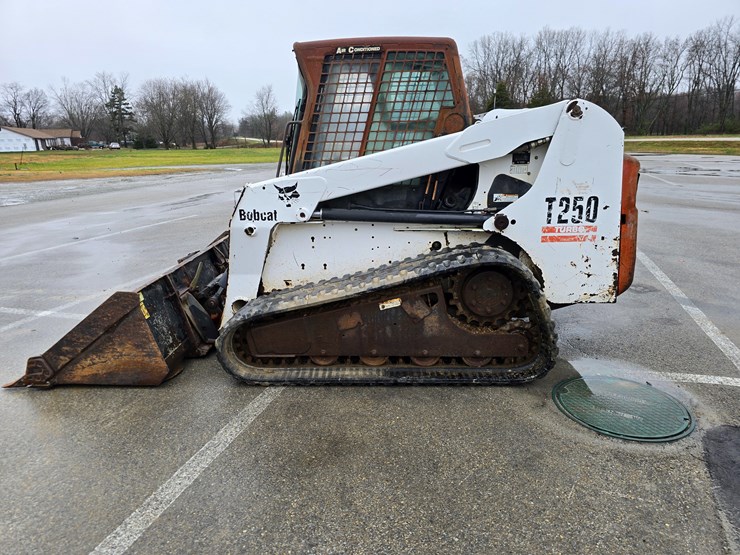 bobcat-t250-image-9