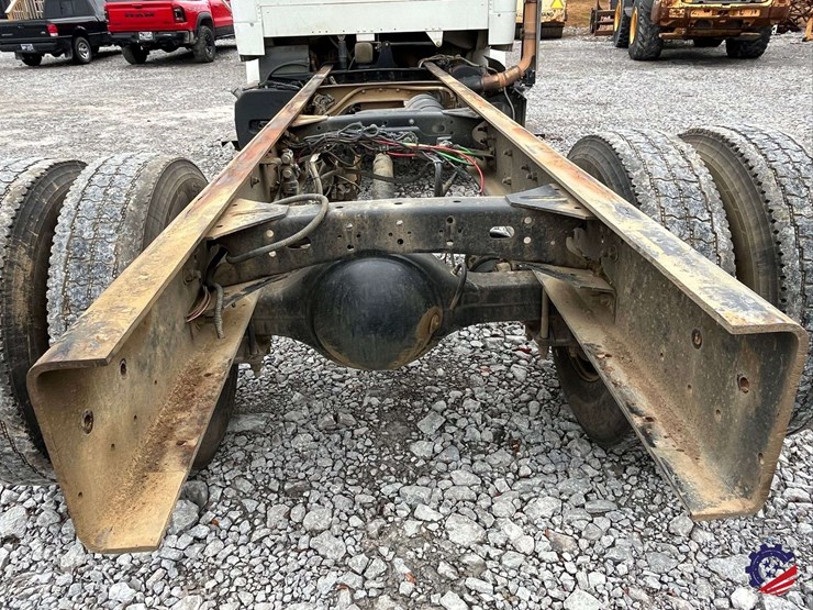 2013-freightliner-m2-s/a-cab-&-chassis-image-30