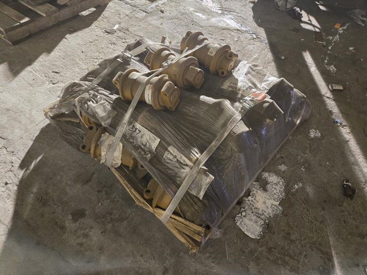 #3434-•-pallet-of-cr6693ai-track-rollers-image-2